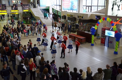 В аэропорту Сургута прошел праздник,  посвященный Международному Дню защиты детей