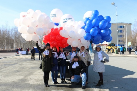 Коллектив ОАО «Аэропорт Сургут»  принял участие в традиционной первомайской демонстрации